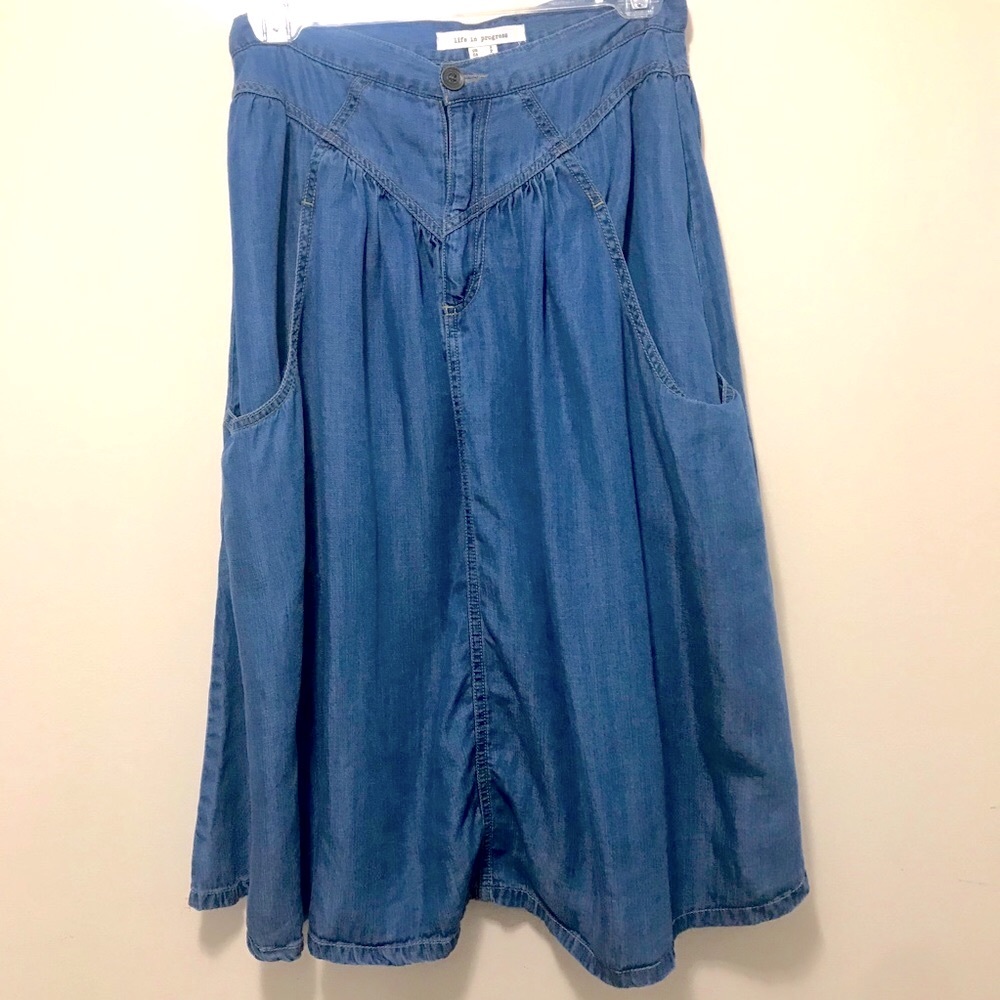 Life in Progress Denim Flowing Shirt. Size: S